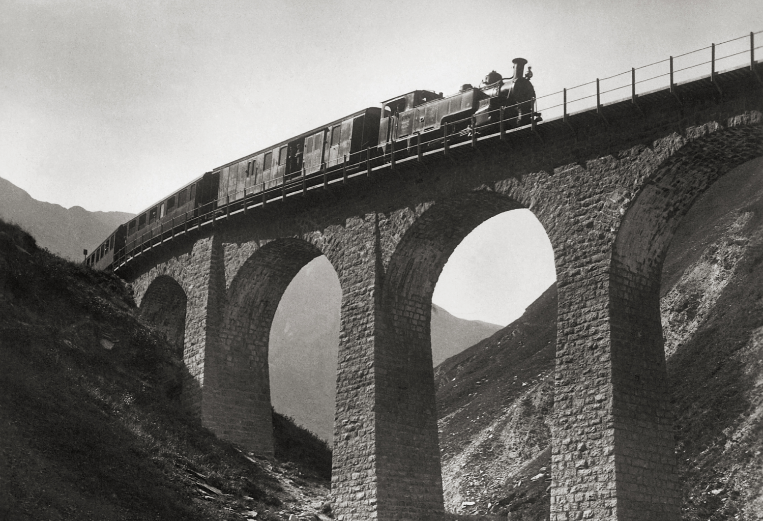 Glaciar Express - カリブーロッジ(CLYW) ① Glacier Express History: Milestones Since 1930